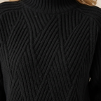 Cotton Chunky Sweater Black with V-Structure